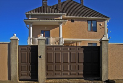 Відкатні ворота фільончасті з сендвіч-панелей