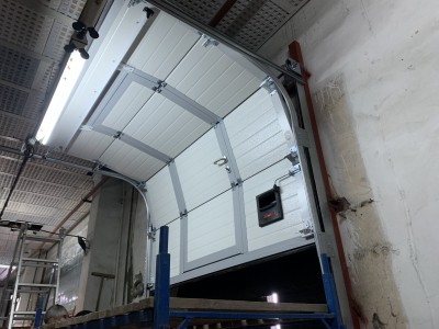 Промислові ворота з хвірткою, колір білий